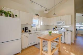 Walk to Ocean! Chic Summer House Cottage - 3