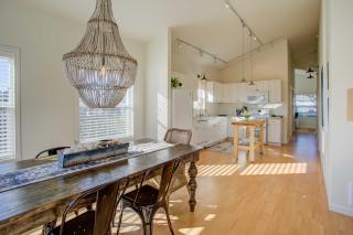 Walk to Ocean! Chic Summer House Cottage - 4