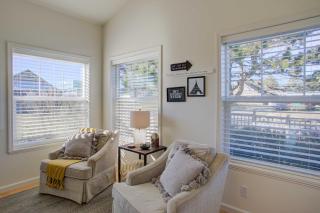 Walk to Ocean! Chic Summer House Cottage - 5