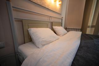 Kyiv Rouge Apartment - 6