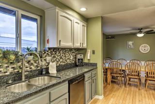 Game Room Fun! Medford Family Retreat - 3