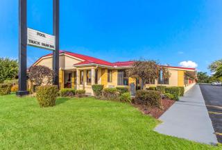 Econo Lodge - Norwalk - 6