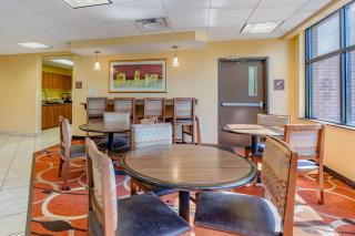 Econo Lodge Inn & Suites Fairgrounds - Des Moines - 4