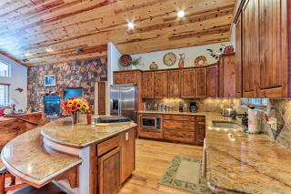 Less Than 3 Mi to Pinetop Country Club Luxe Cabin with Deck - Indian Pine - 2