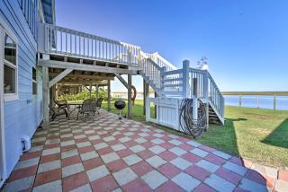 Oceanfront Sargent Beach Home with Dock! - Sargent - 9