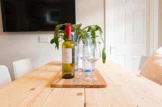 Beautiful 6 Bedroom Holiday Home, Manchester - 6