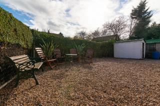 Beautiful 6 Bedroom Holiday Home, Manchester - 9