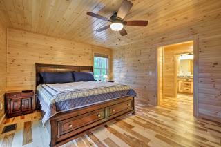 Waterfront Davis Pond Cabin with Dock and Kayaks! - Holden - 1