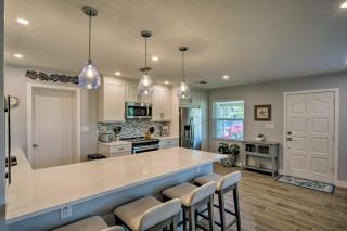 Tasteful Home with Patio and Grill Less Than 2 Mi to Beach! - Naples - 4