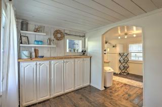 Coastal, Walkable Home in Historic Southport! - Southport - 3