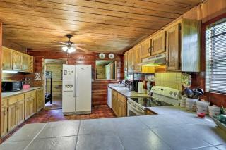 Secluded Cabin with Pond about 37 Mi to Gulf Coast! - Wiggins - 4