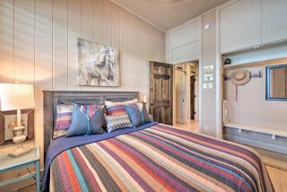 Lakefront Wallis Ranch with Private Beach and Patio! - Wallis - 3