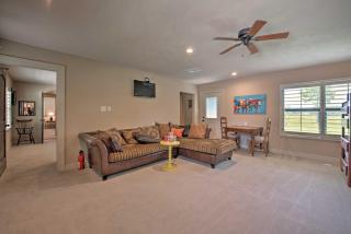 Lakefront Wallis Ranch with Private Beach and Patio! - Wallis - 2