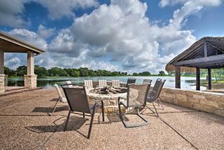 Lakefront Wallis Ranch with Private Beach and Patio! - 9