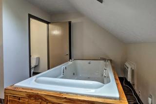 Burkesville Apt with Deck, Views and Pool Access! - Burkesville - 1