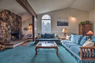 Spacious and Cozy Condo, 1 Block To The Village - 0