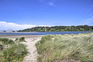 Waldport Townhome with Dog Run on Alsea Bay! - 8