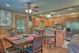 Guntersville Cabin with Fire Pit and Covered Porch - Guntersville - 4