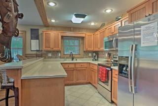 Guntersville Cabin with Fire Pit and Covered Porch - Guntersville - 1