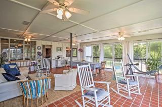 Charming Summerville Home with Yard and Sunroom! - Summerville - 1