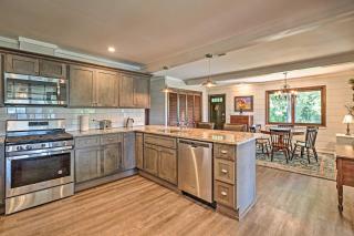 Charming Summerville Home with Yard and Sunroom! - Summerville - 4