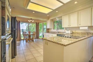 Lake House with Hot Tub - 1 Mi to Surf n Slide - 2