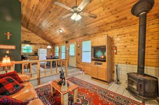 Secluded Studio with Deck about 8 Miles to Beaver Lake! - Eureka Springs - 2