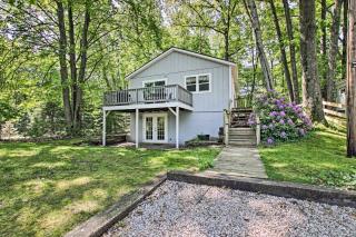 Ludington Cottage with Deck, Yard and Fire Pit! - Ludington - 0