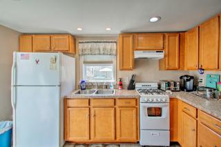 Cozy Hampton Cottage - Walk to Beaches and Marina! - Hampton - 1