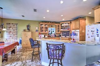 12 Mi to Lake Dunlap Family Escape with Games - Seguin - 6
