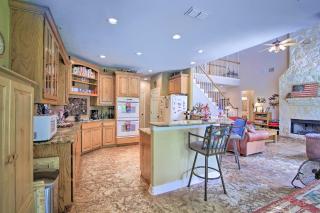 12 Mi to Lake Dunlap Family Escape with Games - Seguin - 5