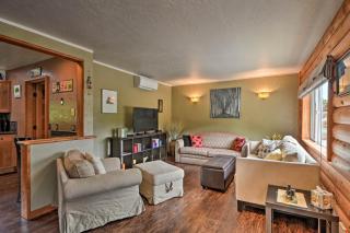 Gold Beach Apartment with Activities - 2 Mi to Ocean - 6