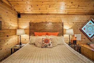 Studio with Deck Near Thorncrown Chapel and Lakes - Eureka Springs - 2