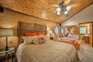 Studio with Deck Near Thorncrown Chapel and Lakes - Eureka Springs - 3