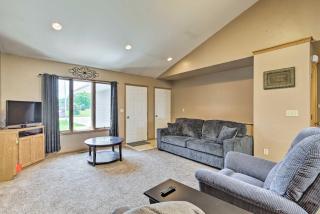 Elwood Townhome with Patio - 7 Mi to Johnson Lake - Elwood - 7