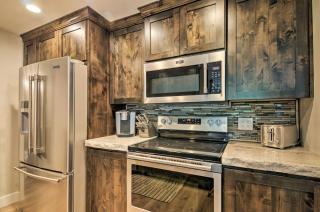 Rustic Ski-Out Brian Head Condo with Comm Pool - 4