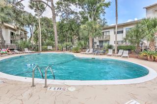 Patio and Walk to Beach Hilton Head Island Townhome - Hilton Head Island - 9