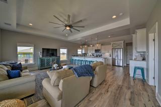 Deck and Ocean Views Home in Crystal Beach! - Patton Woods - 7