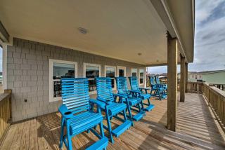 Deck and Ocean Views Home in Crystal Beach! - Patton Woods - 4