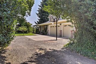 McMinnville Wine Country Home with Hot Tub and Deck - 9