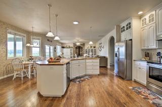 McMinnville Wine Country Home with Hot Tub and Deck - McMinnville - 4
