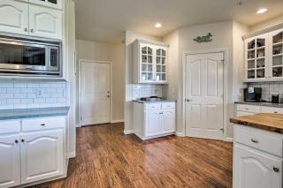 McMinnville Wine Country Home with Hot Tub and Deck - 2