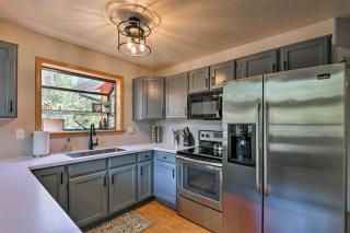 Fire Pit and Furnished Deck Modern Munds Park Cabin - Munds Park - 7