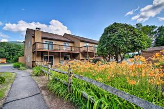 Lincoln Condo with Balcony - 6 Mi to Loon Mtn! - 9