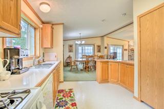 Houghton Lake House with Fire Pit - 2 Mi to Trails! - 2