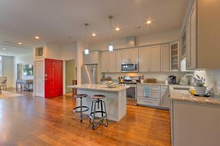 Modern Main St Apt in Downtown Waynesville! - Waynesville - 3