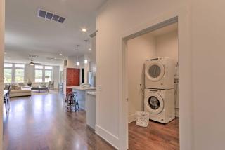 Modern Main St Apt in Downtown Waynesville! - Waynesville - 1