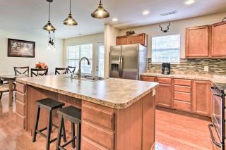 Home with Community Pool - 2 Miles to The Island! - Pigeon Forge - 1