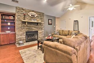 Home with Community Pool - 2 Miles to The Island! - Pigeon Forge - 3
