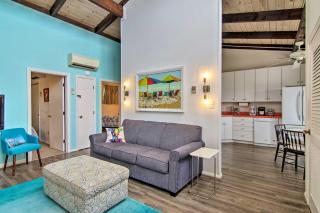 Walk to Dewey Beach Bright Condo with Balcony! - 5